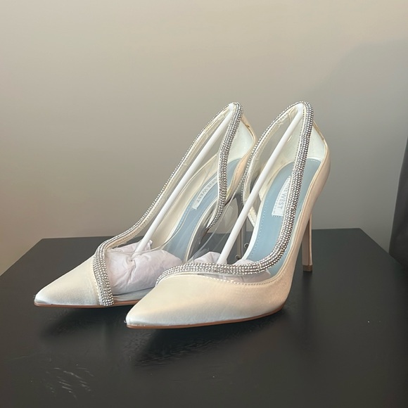 Nine West Finna 7 Pumps - Picture 1 of 4